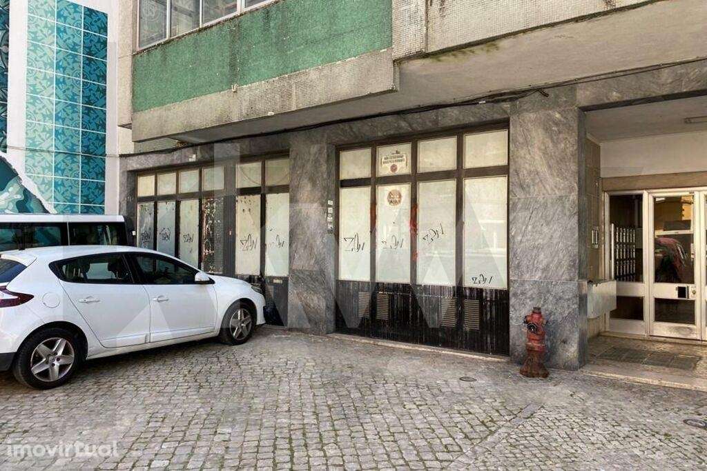 Loja com três pisos para desenvolvimento de projeto em São Vicente - Grande imagem: 2/24