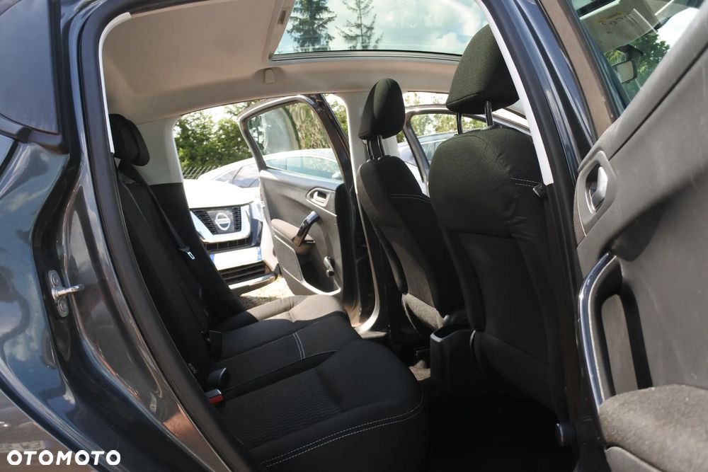 Peugeot 208 PureTech 82 Start & Stop Allure - 8