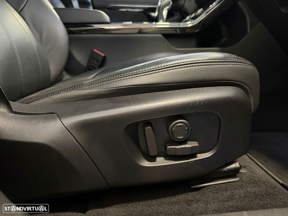 Land Rover Range Rover Evoque 1.5 P300e AWD Bronze Collection Auto - 24