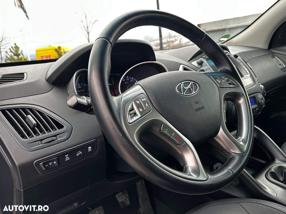 Hyundai ix35 2.0 CRDI 4WD Fifa World Cup Gold Edition - 17