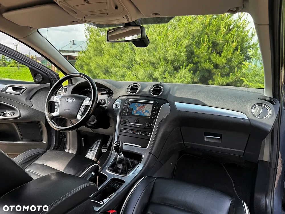 Ford Mondeo - 32