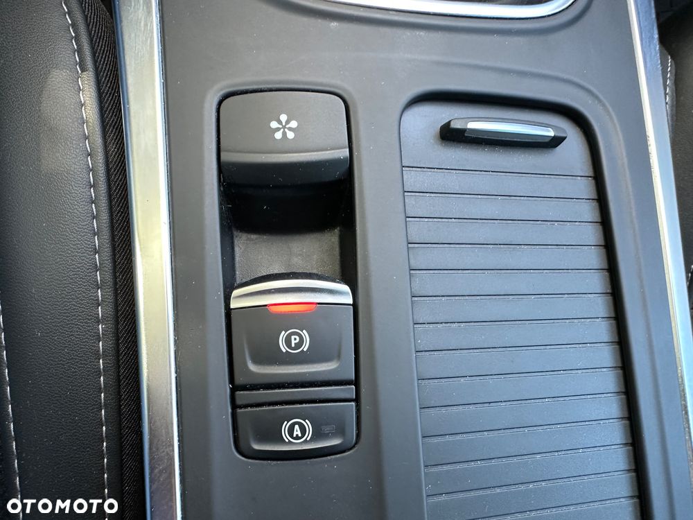 Renault Megane 1.3 TCe FAP Techno EDC - 32