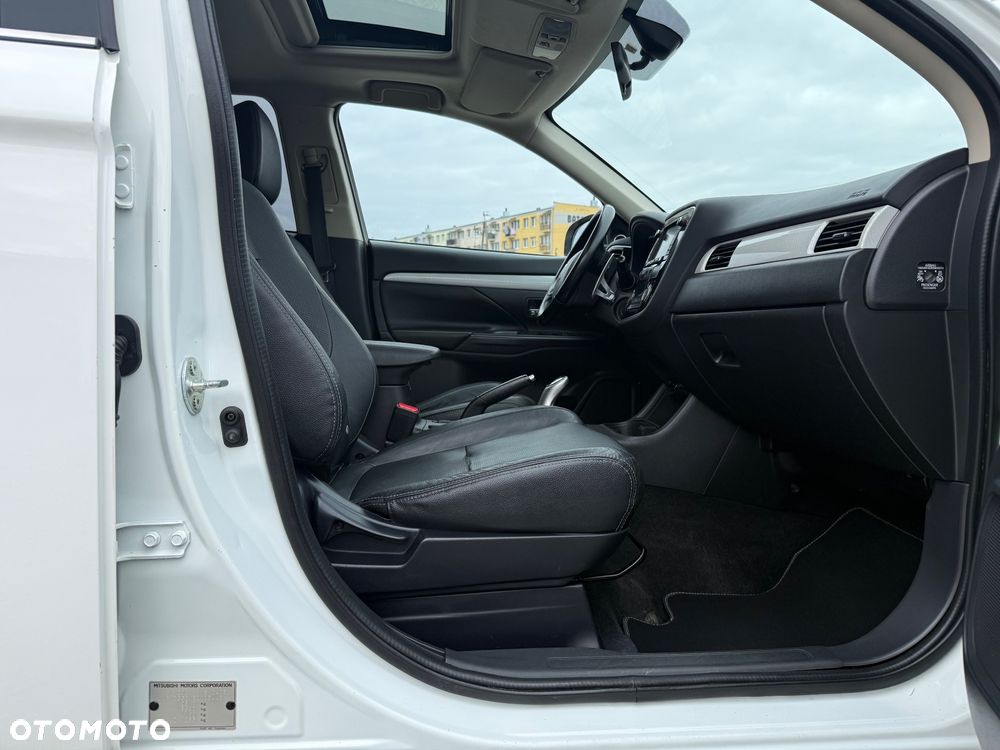 Mitsubishi Outlander 2.0 4WD Top - 23