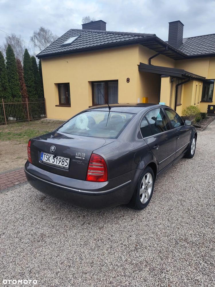 Skoda Superb 2.0 TDI DPF Elegance - 5