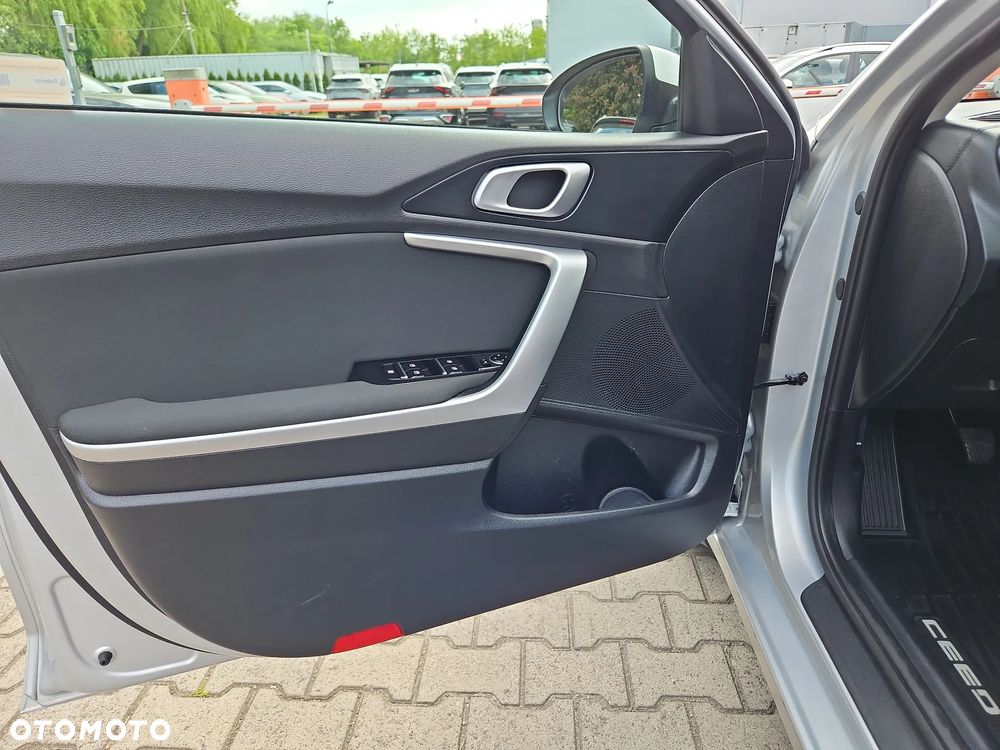 Kia Ceed 1.5 T-GDI M - 10