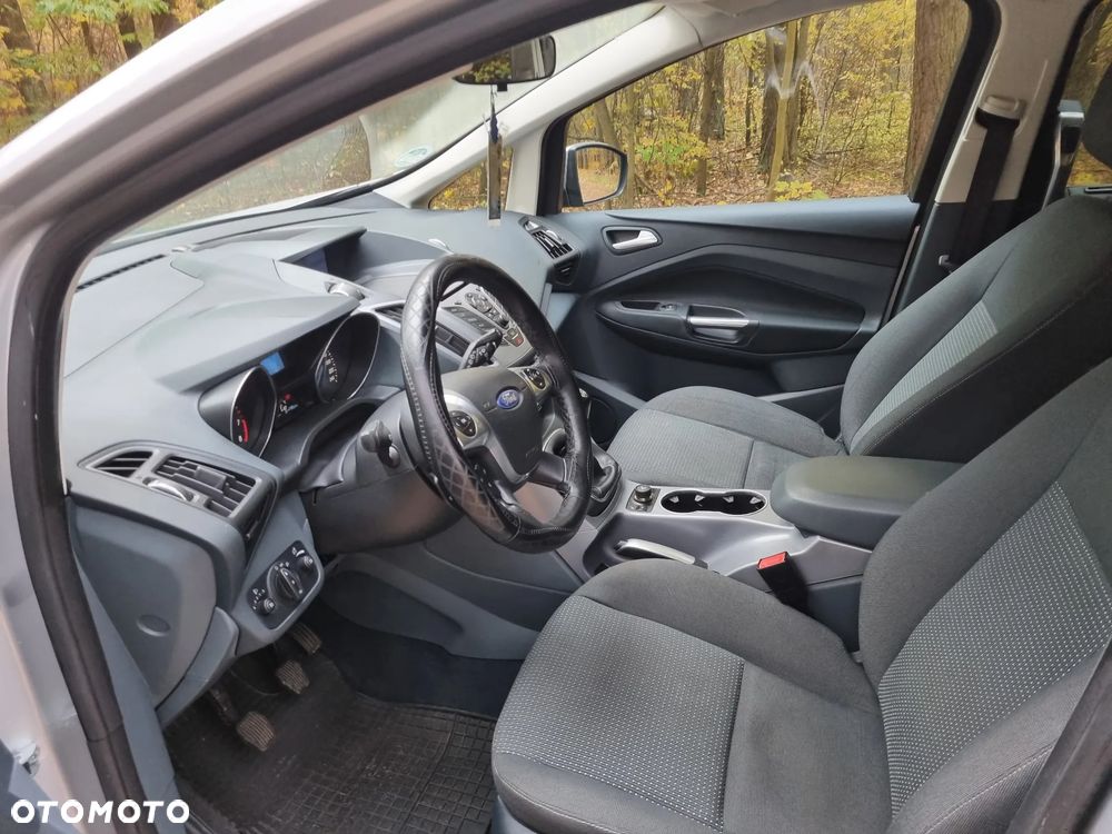 Ford Grand C-MAX - 11