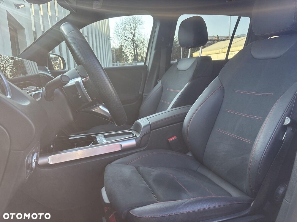 Mercedes-Benz GLB - 15