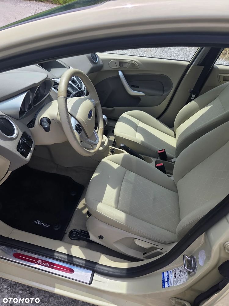 Ford Fiesta 1.3 Ghia - 11