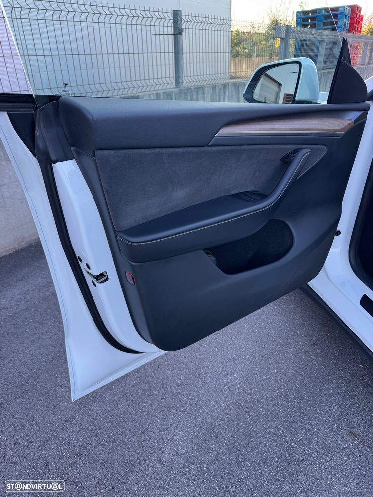 Tesla Model Y RWD - 30