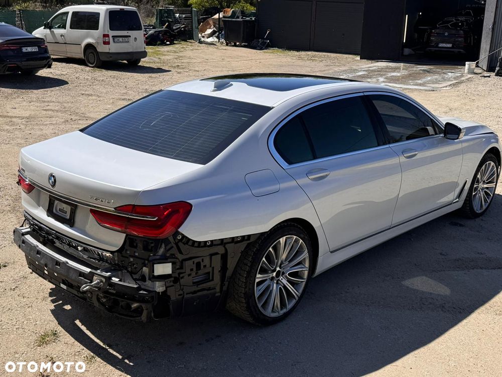 BMW Seria 7 750i xDrive Edition Exclusive - 31