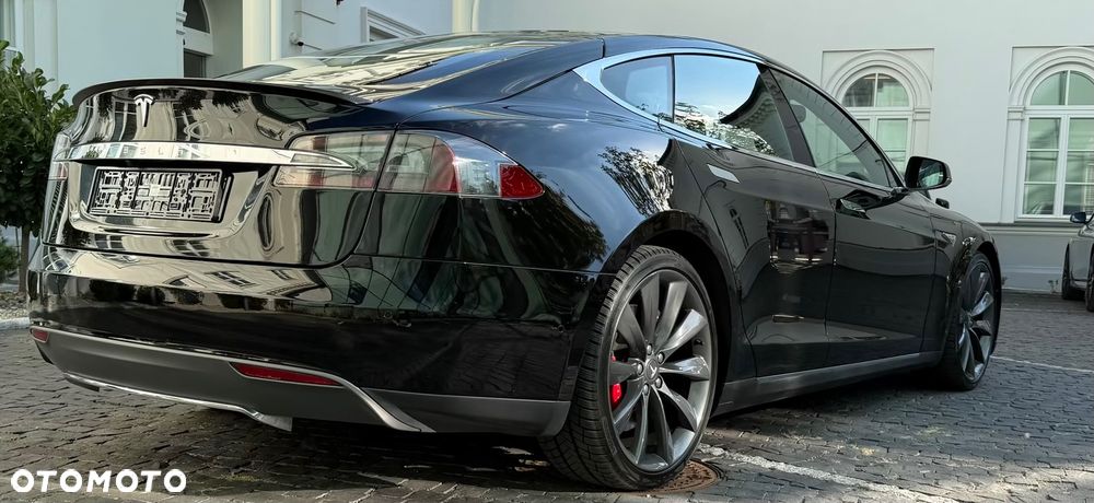 Tesla Model S Performance - 11