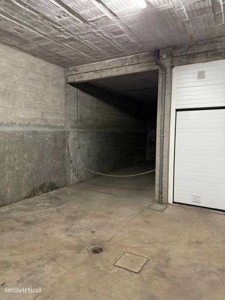 Garagem fechada no centro de Barcelos - Grande imagem: 2/2