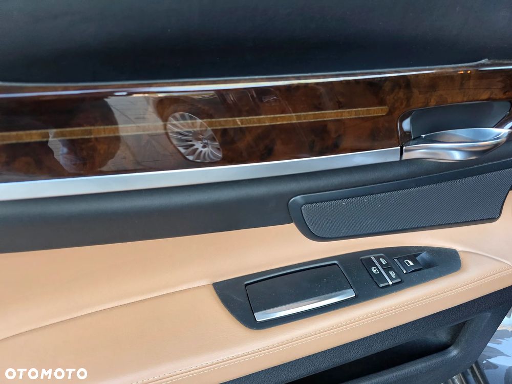 BMW Seria 7 730d xDrive - 28