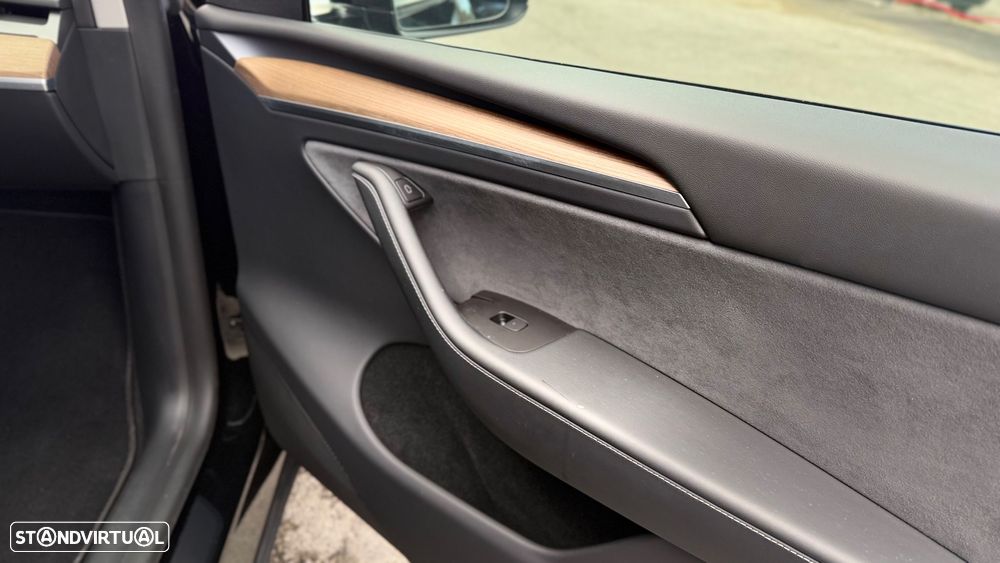 Tesla Model Y Performance Dual Motor AWD - 19