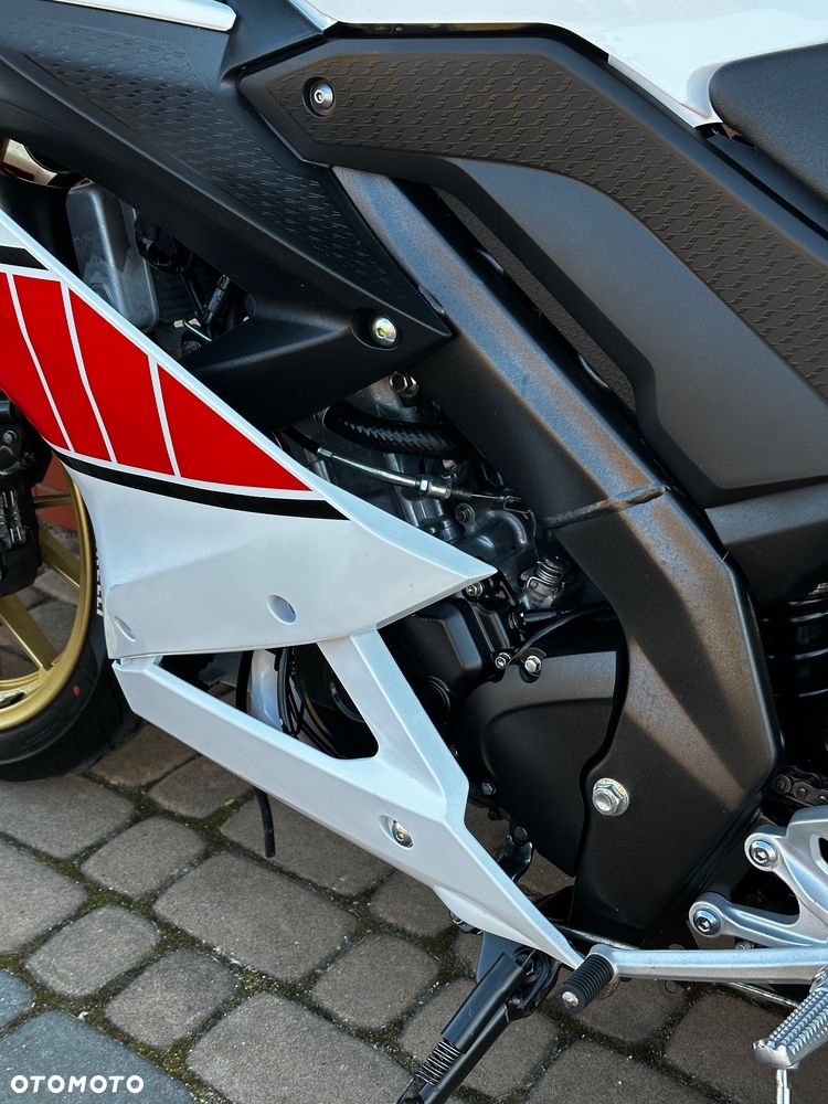 Yamaha YZF - 21