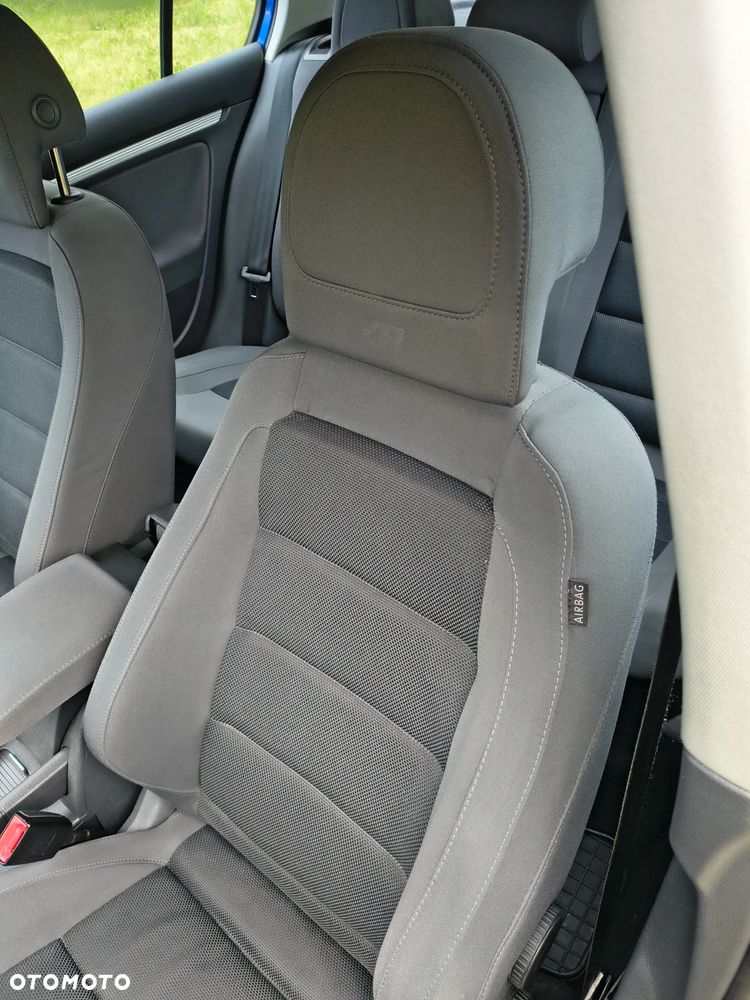 Volkswagen Golf R32 - 12