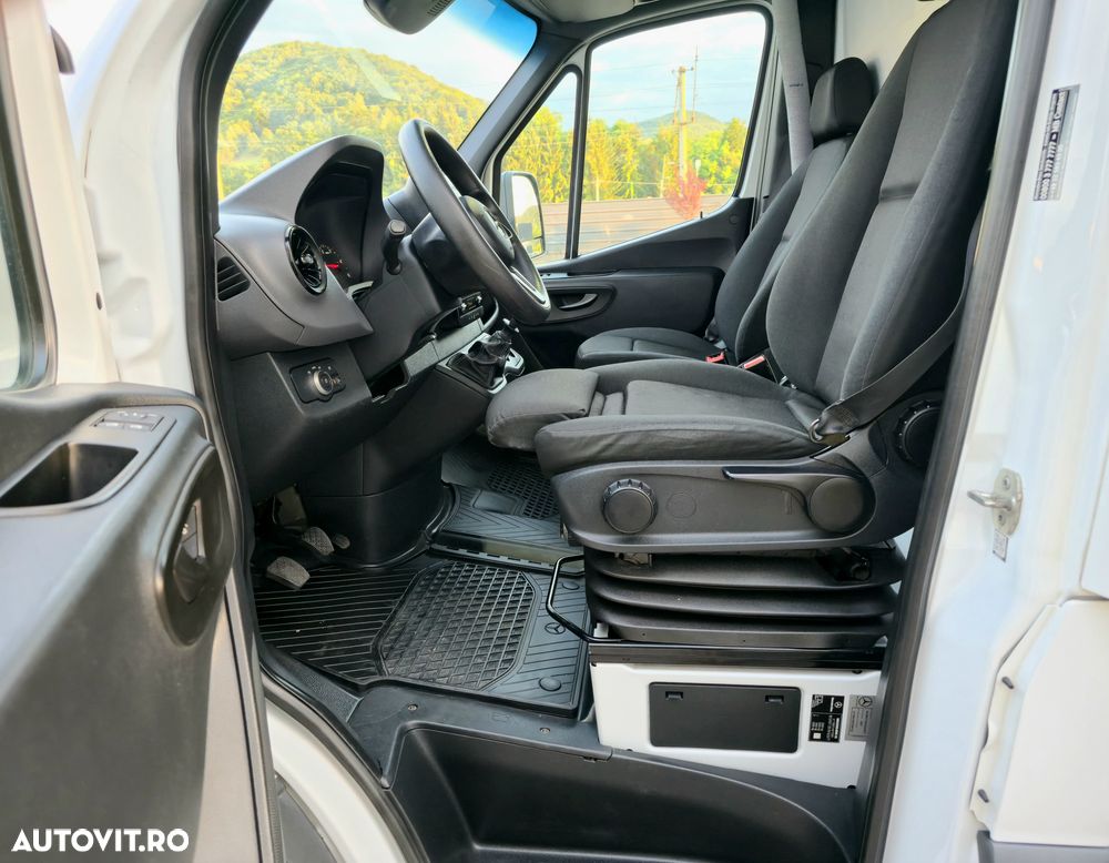 Mercedes-Benz Sprinter - 11