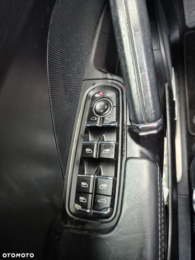 Porsche Cayenne - 25