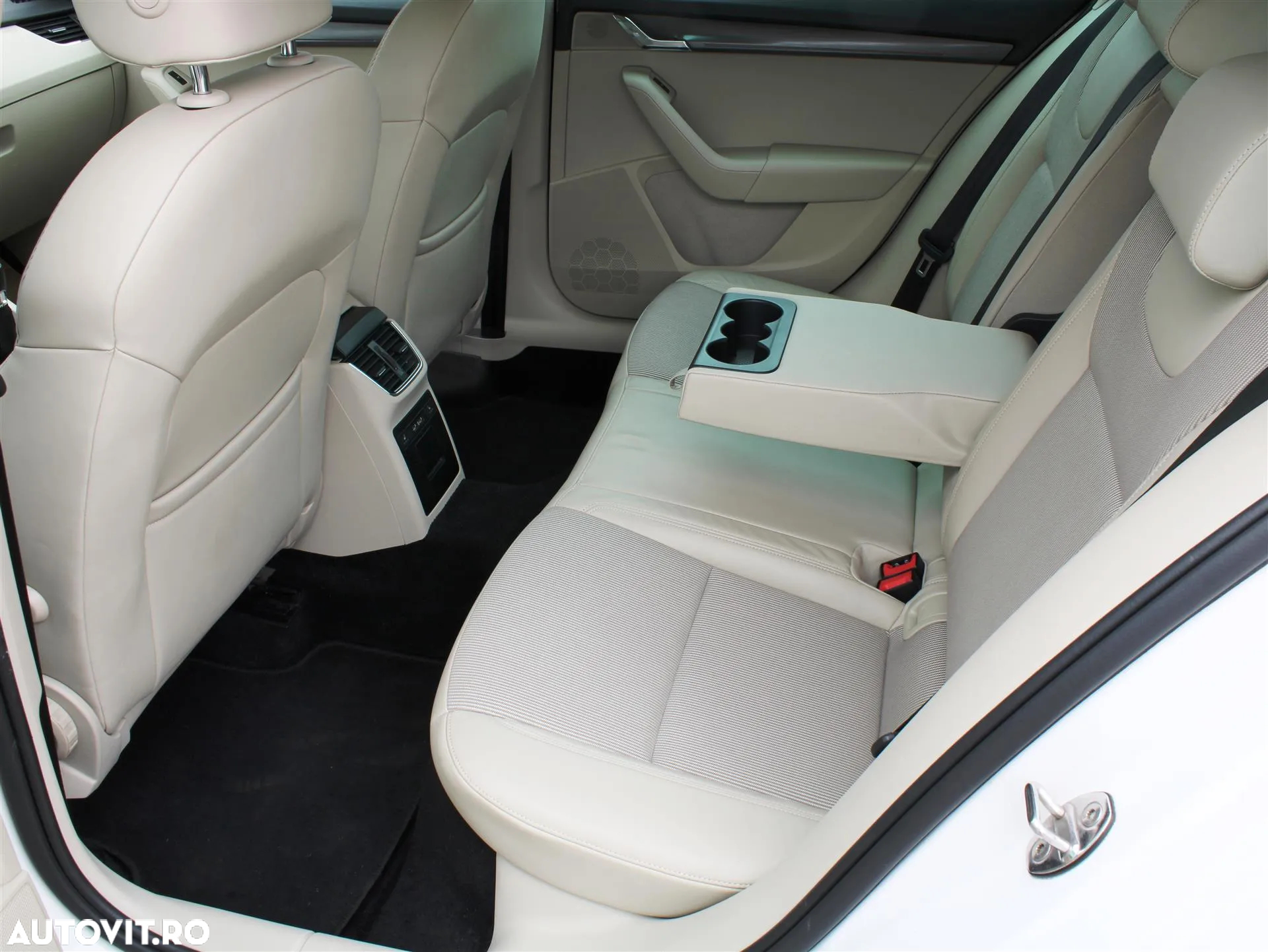 Skoda Octavia Combi 1.5 TSI ACT Style - 11