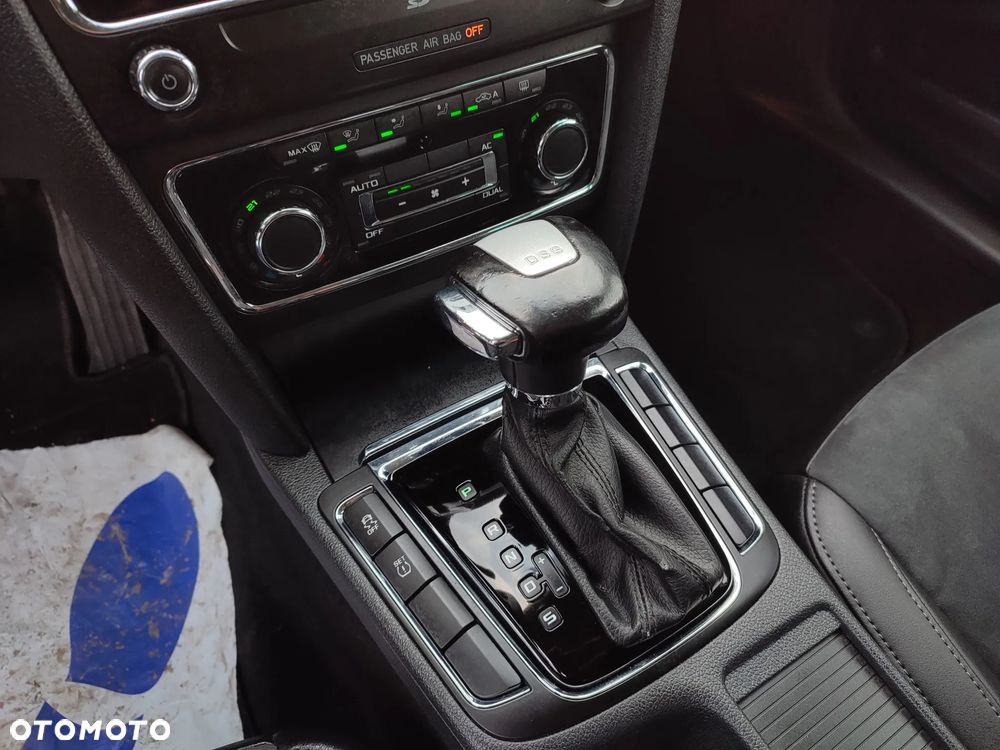 Skoda Superb 2.0 TDI DSG Exclusive - 32