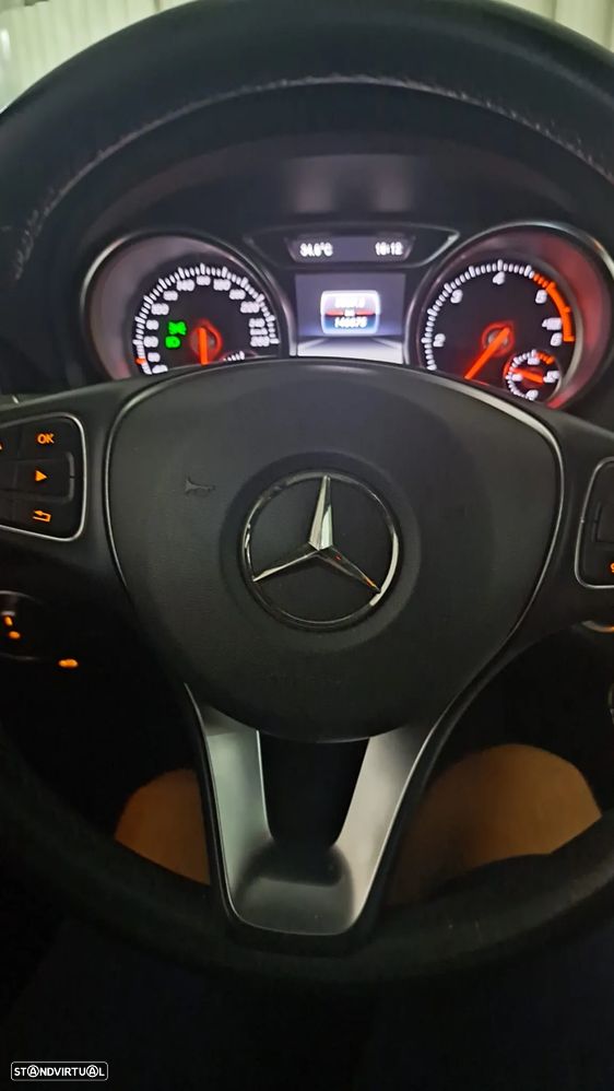 Mercedes-Benz CLA 180 d Shooting Brake - 13
