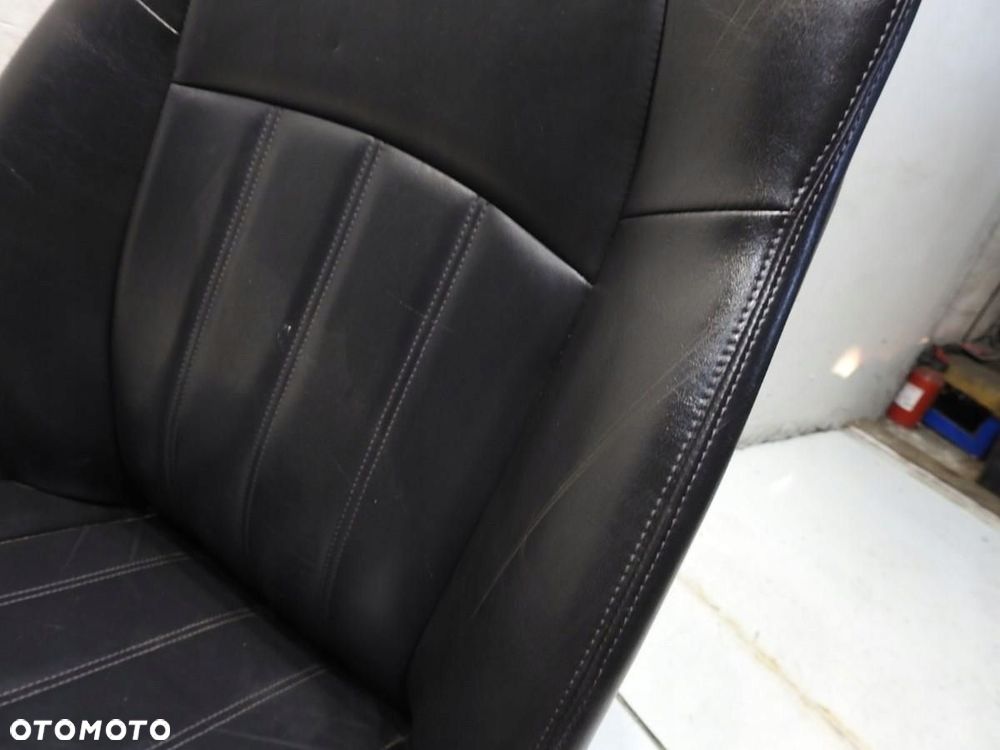 FOTEL PRAWY PRZÓD CHRYSLER 300C - 4