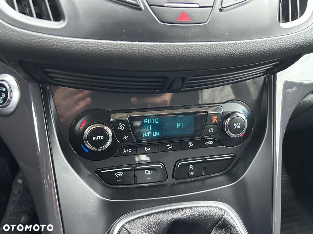 Ford Kuga 1.6 EcoBoost 2x4 Titanium - 16