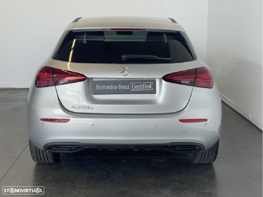 Mercedes-Benz A 250 e - 3