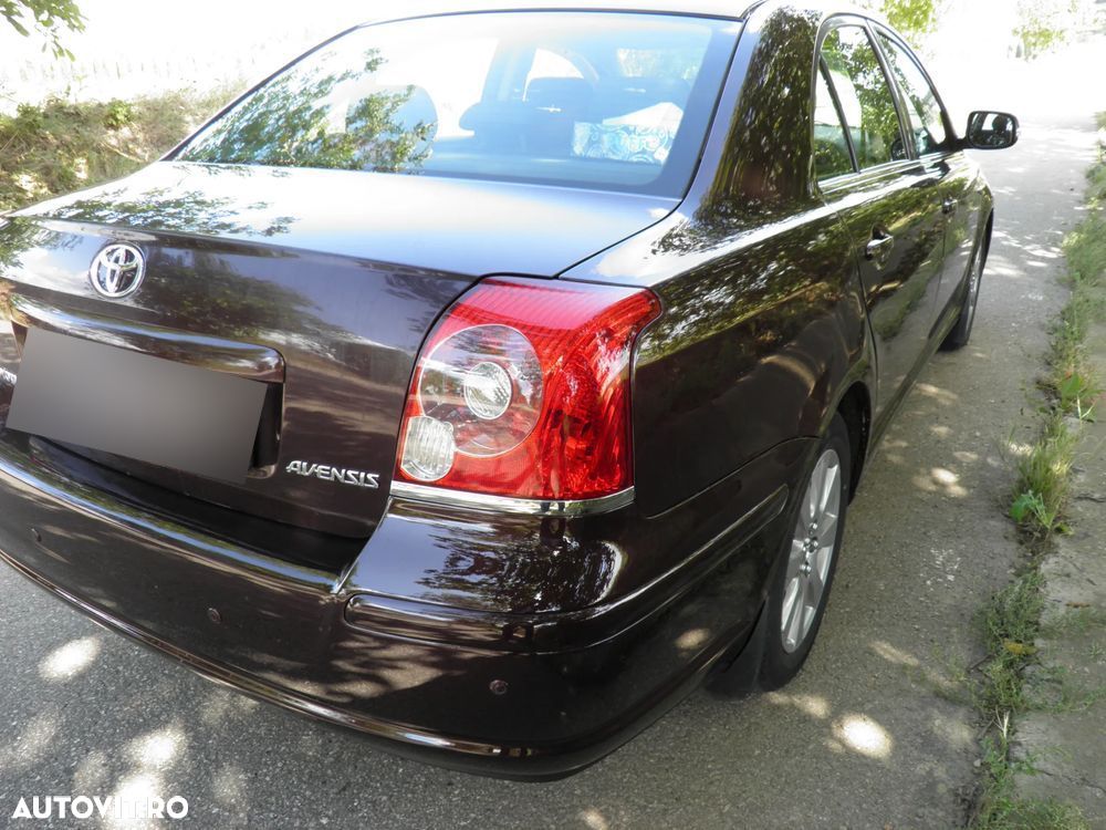Toyota Avensis 1.6 Sedan Luna - 4