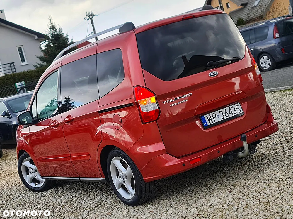 Ford Tourneo Courier 1.5 TDCi S&S Titanium - 2