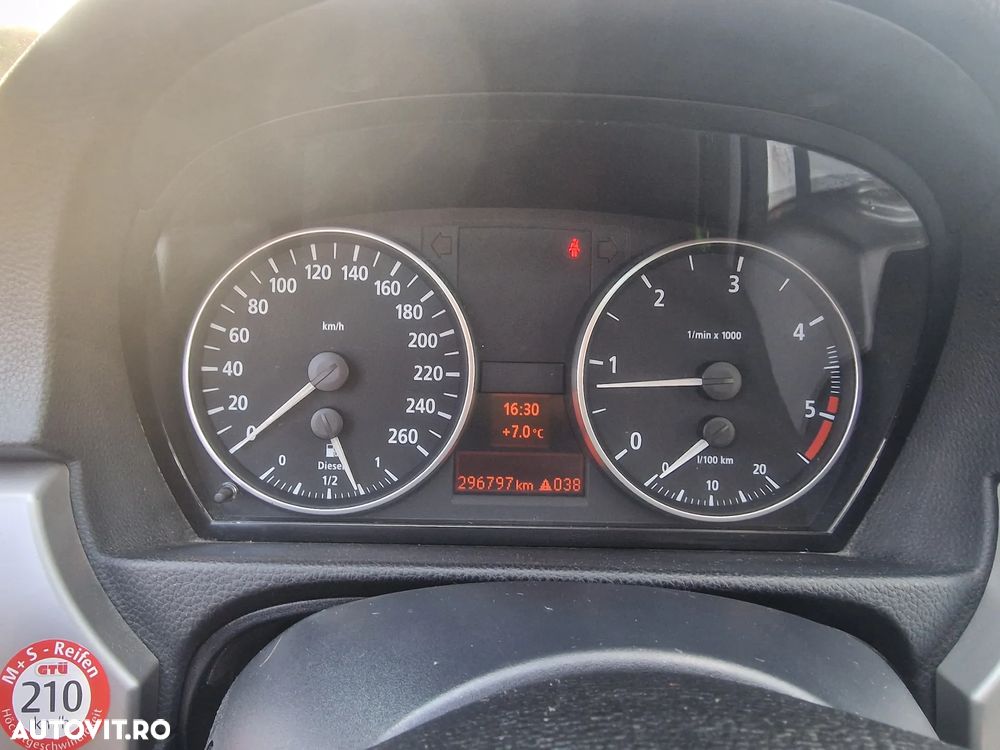 BMW Seria 3 320d Touring - 13