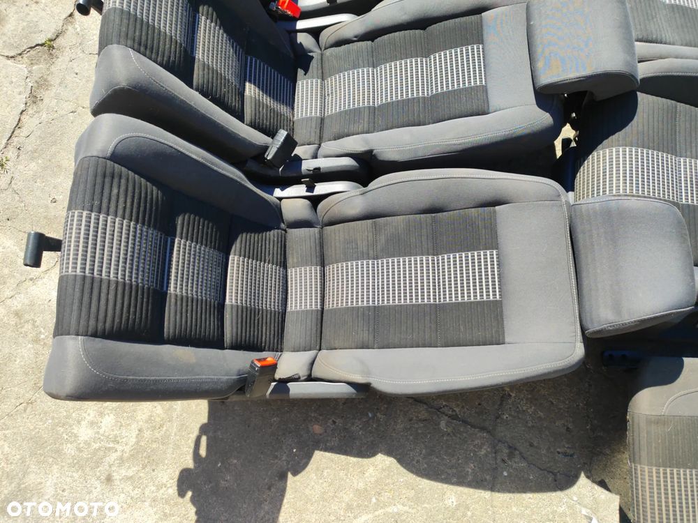 fotel przód x2 + fotel drugi rząd x3 + fotel trzeci rząd x2 plus mocowania boczki kpl. 7 osób do Vw Touran I 03-10r , komplet z foto - 8