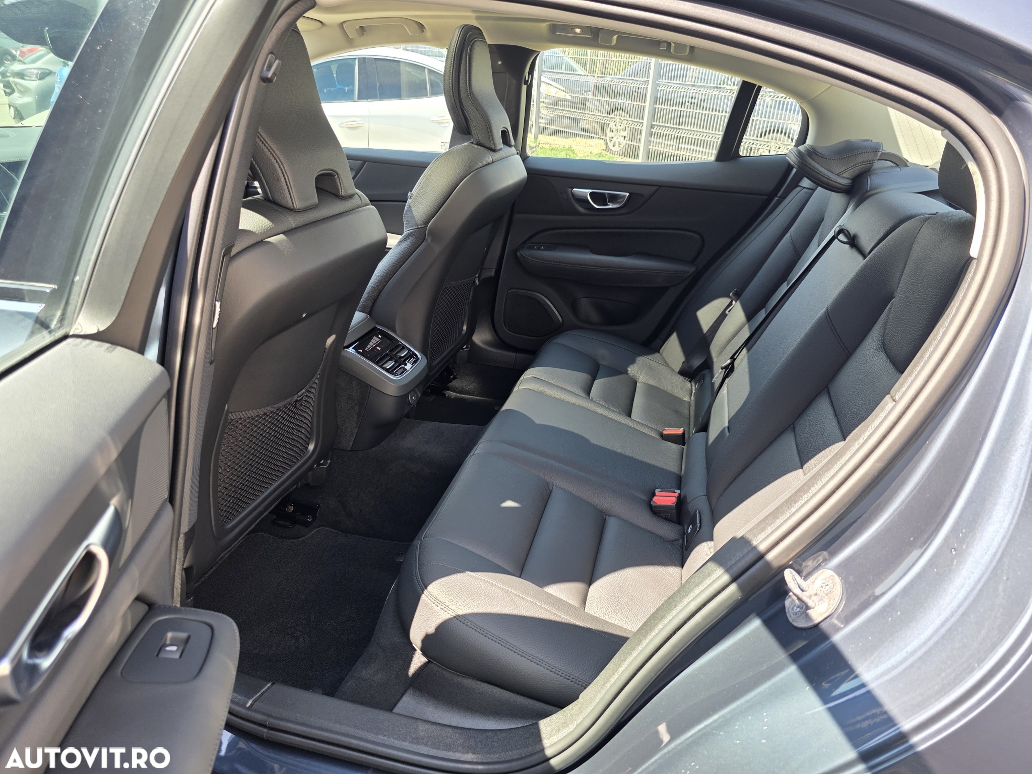 Volvo S60 B5 B AWD Ultimate Dark - 29