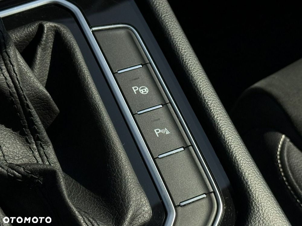 Volkswagen Passat 2.0 TDI Elegance DSG - 28
