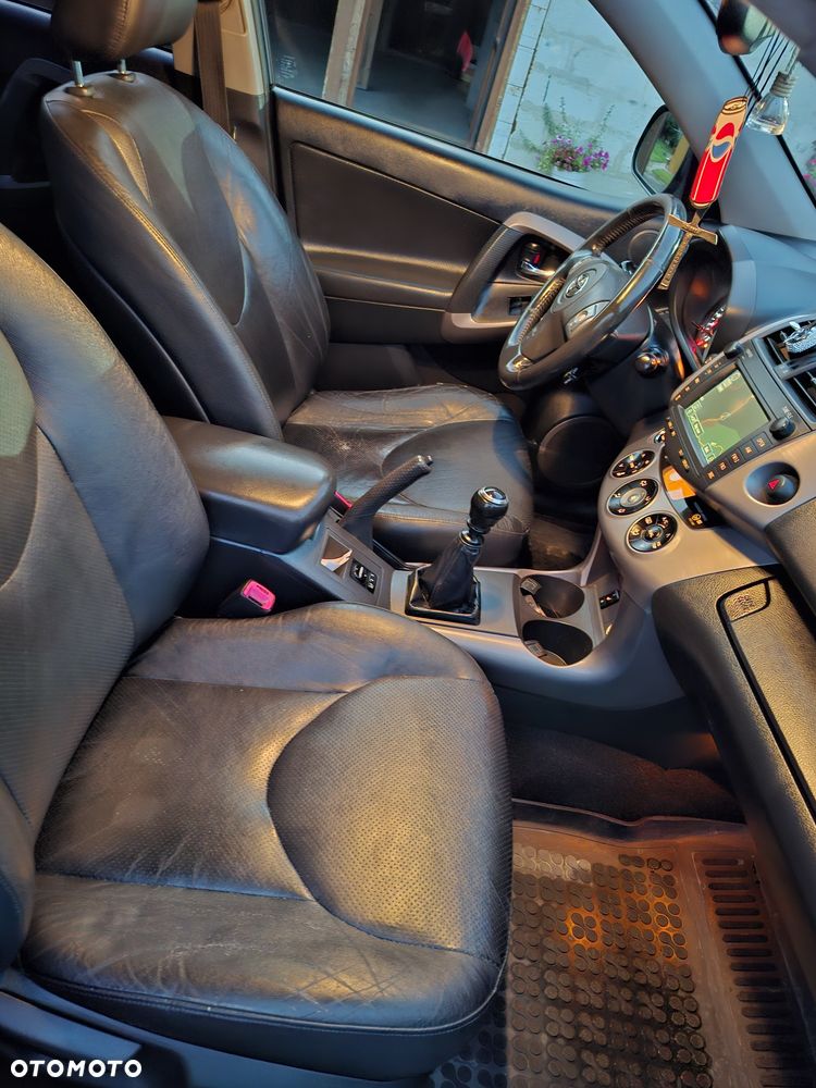 Toyota RAV4 - 6
