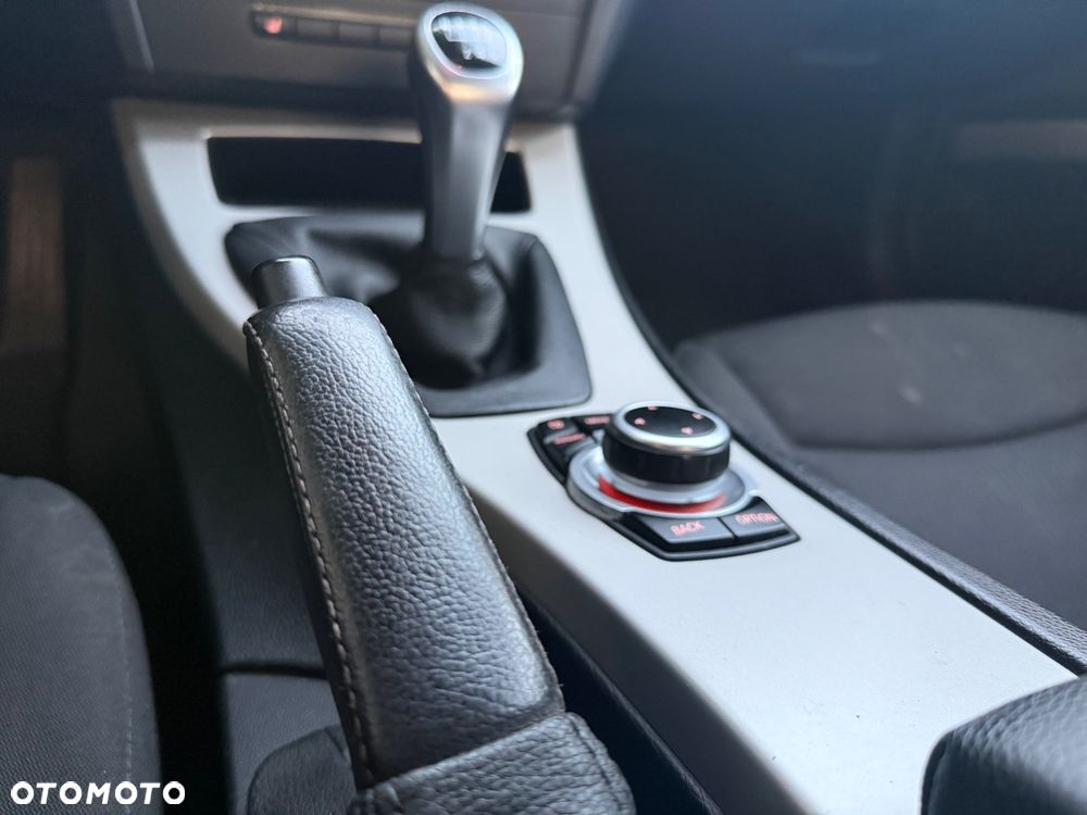BMW Seria 3 320i Edition Exclusive - 32