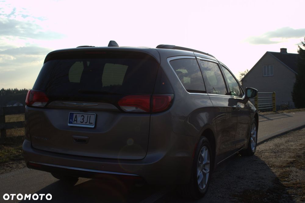 Chrysler Pacifica - 14