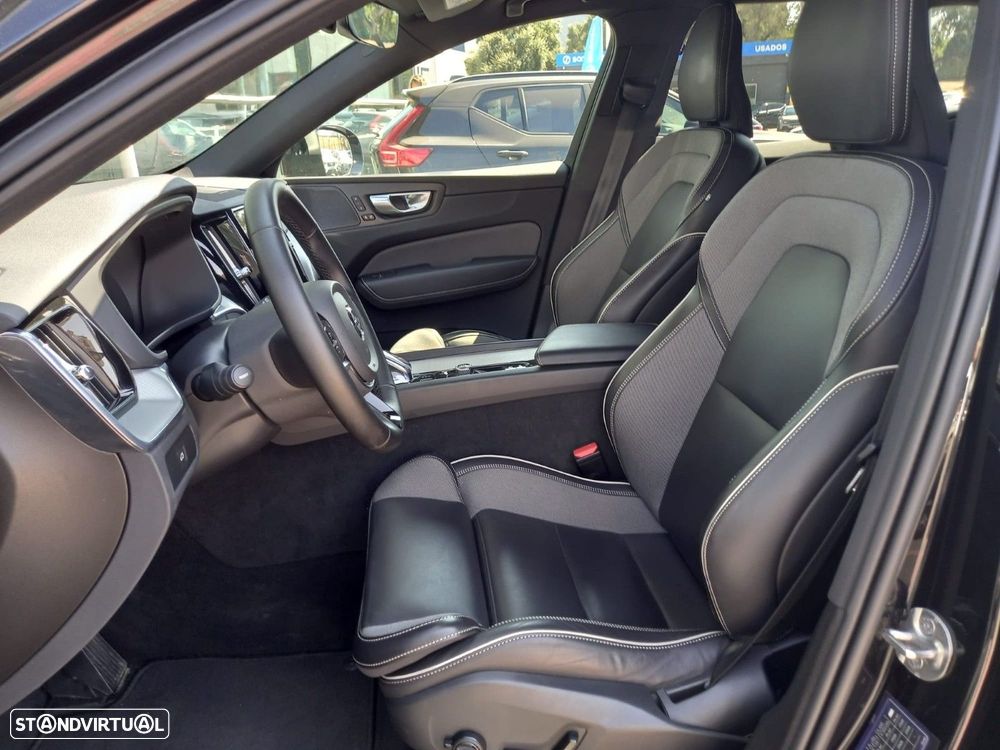 Volvo XC 60 2.0 B4 Plus Dark - 4