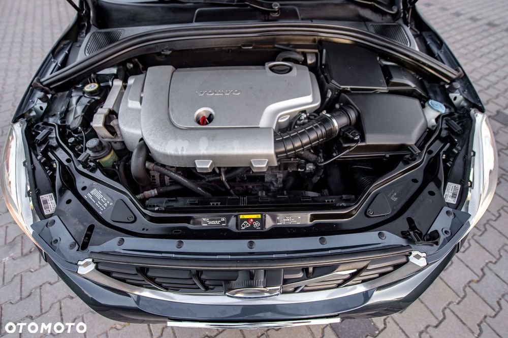 Volvo XC 60 D5 AWD Momentum - 40