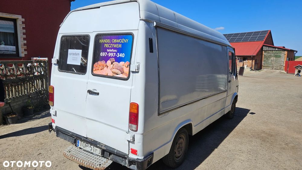 Mercedes-Benz 208 - 4