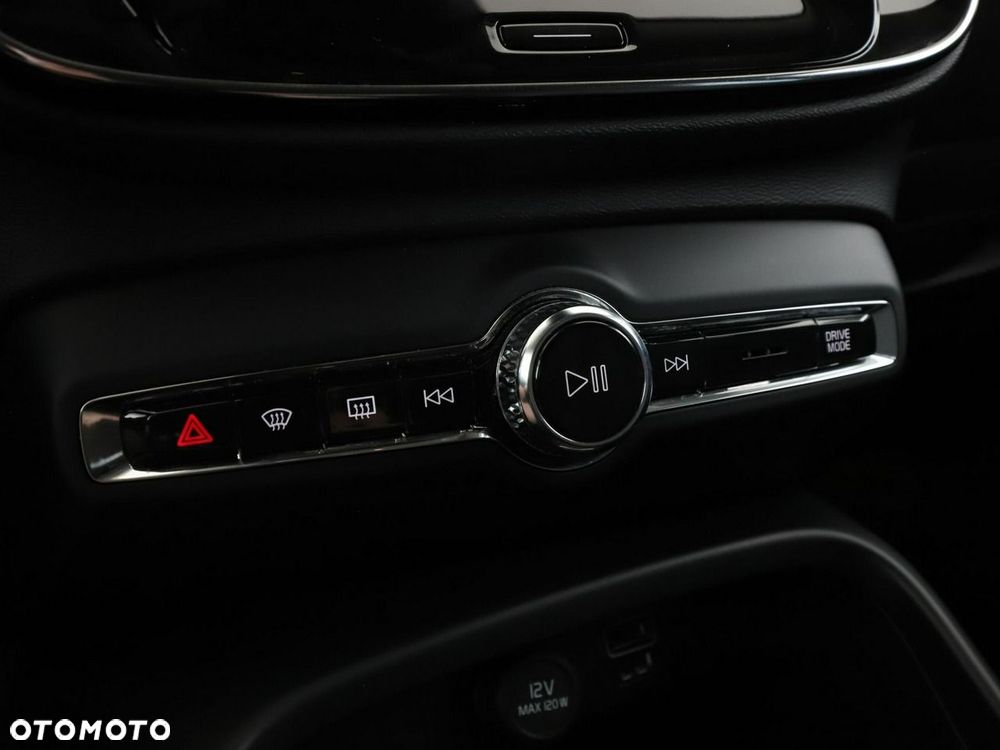 Volvo XC 40 D4 SCR AWD Momentum - 30