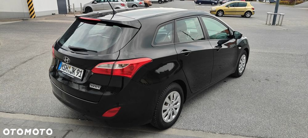 Hyundai i30 blue Kombi 1.4 Style - 13