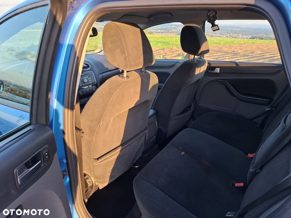 Ford Focus 1.6 Ghia - 10
