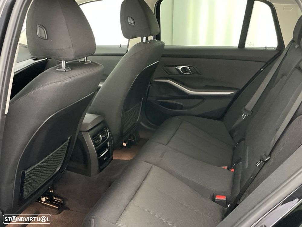 BMW 330 e Auto - 12
