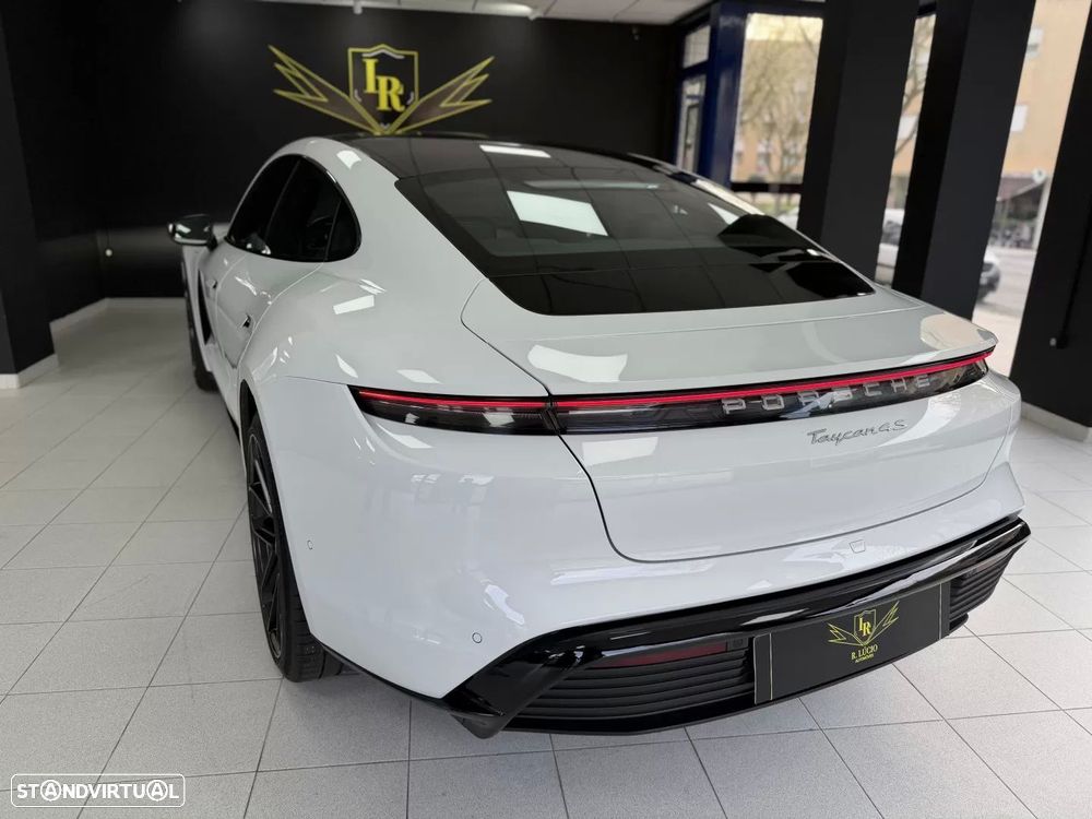 Porsche Taycan 4S - 12