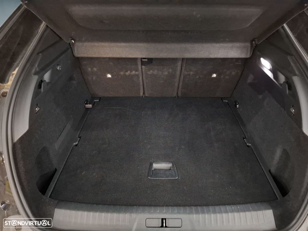 Peugeot 3008 1.2 Hybrid Allure e-DCS6 - 24