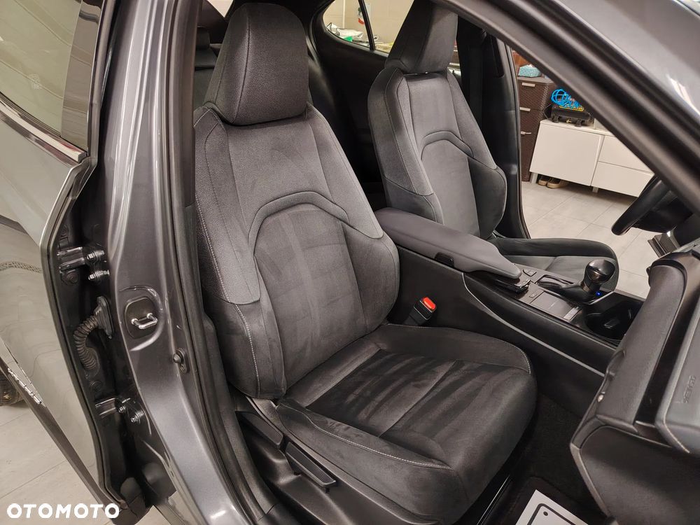 Lexus UX 250h Elegance 2WD - 30