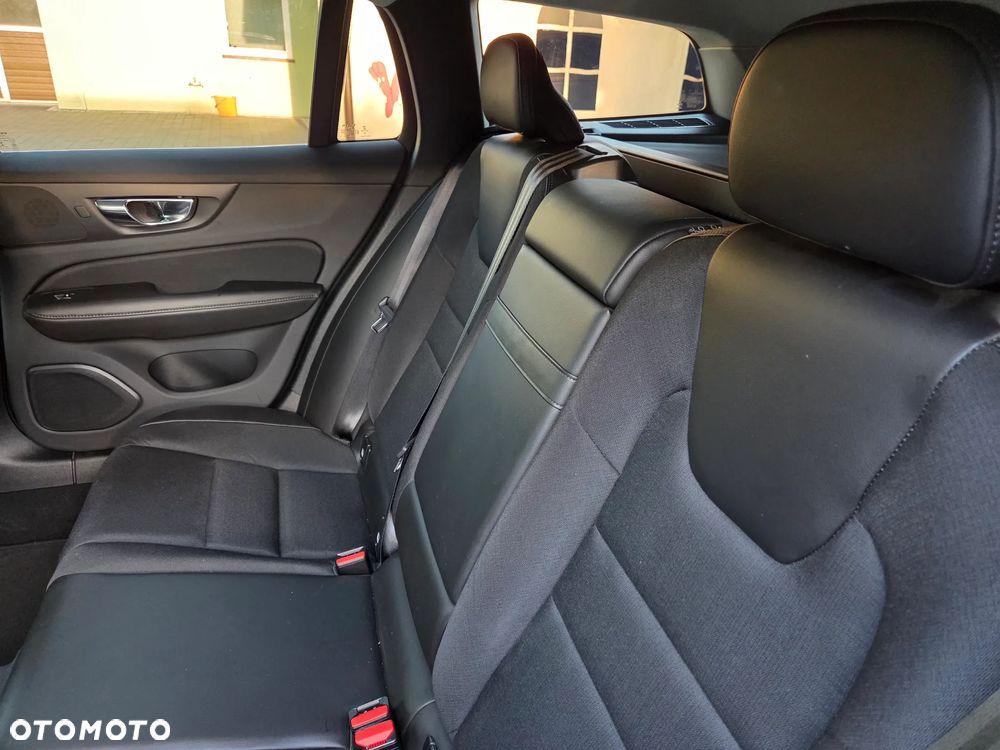 Volvo V60 D4 Geartronic Momentum Pro - 35