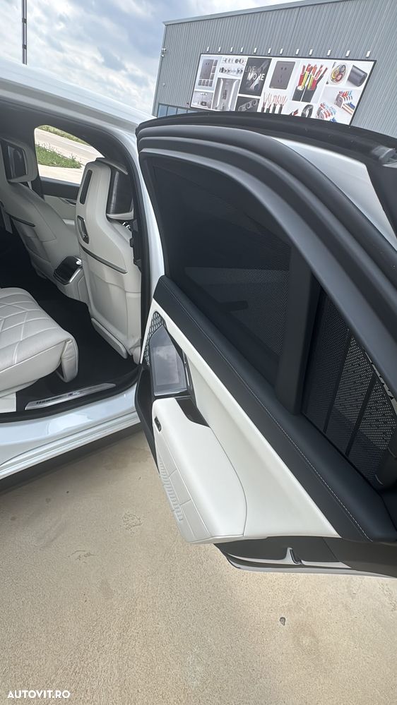 BMW Seria 7 740d xDrive MHEV - 15