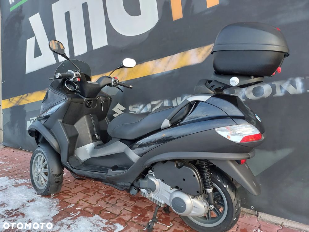 Piaggio MP-3 - 10